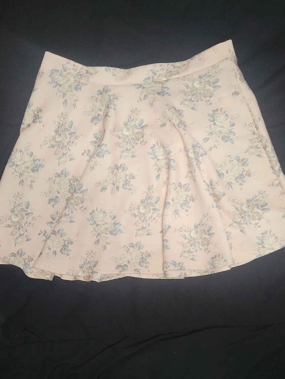 5/$20**Forever 21 Large Rose Multi Color Skirt